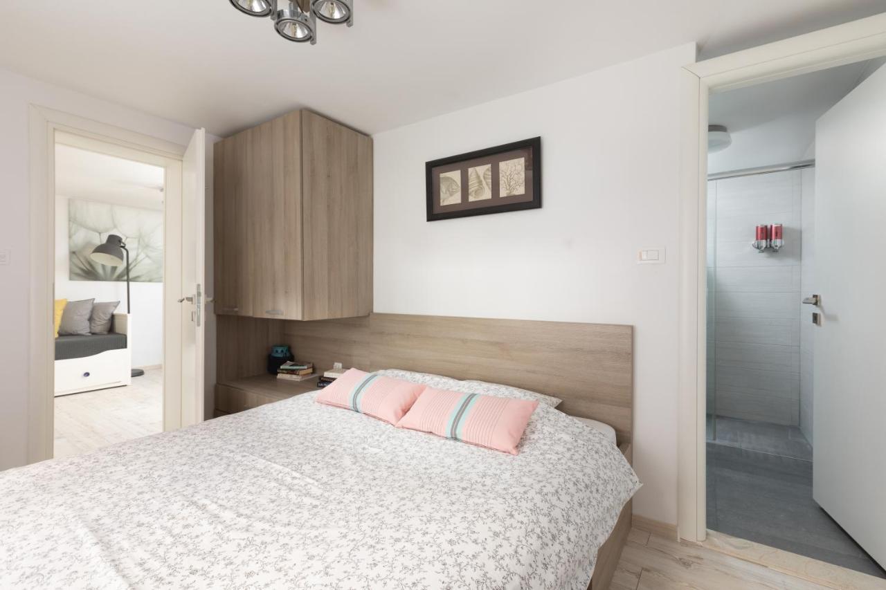Apartment Coastal Villa Makarska Buitenkant foto